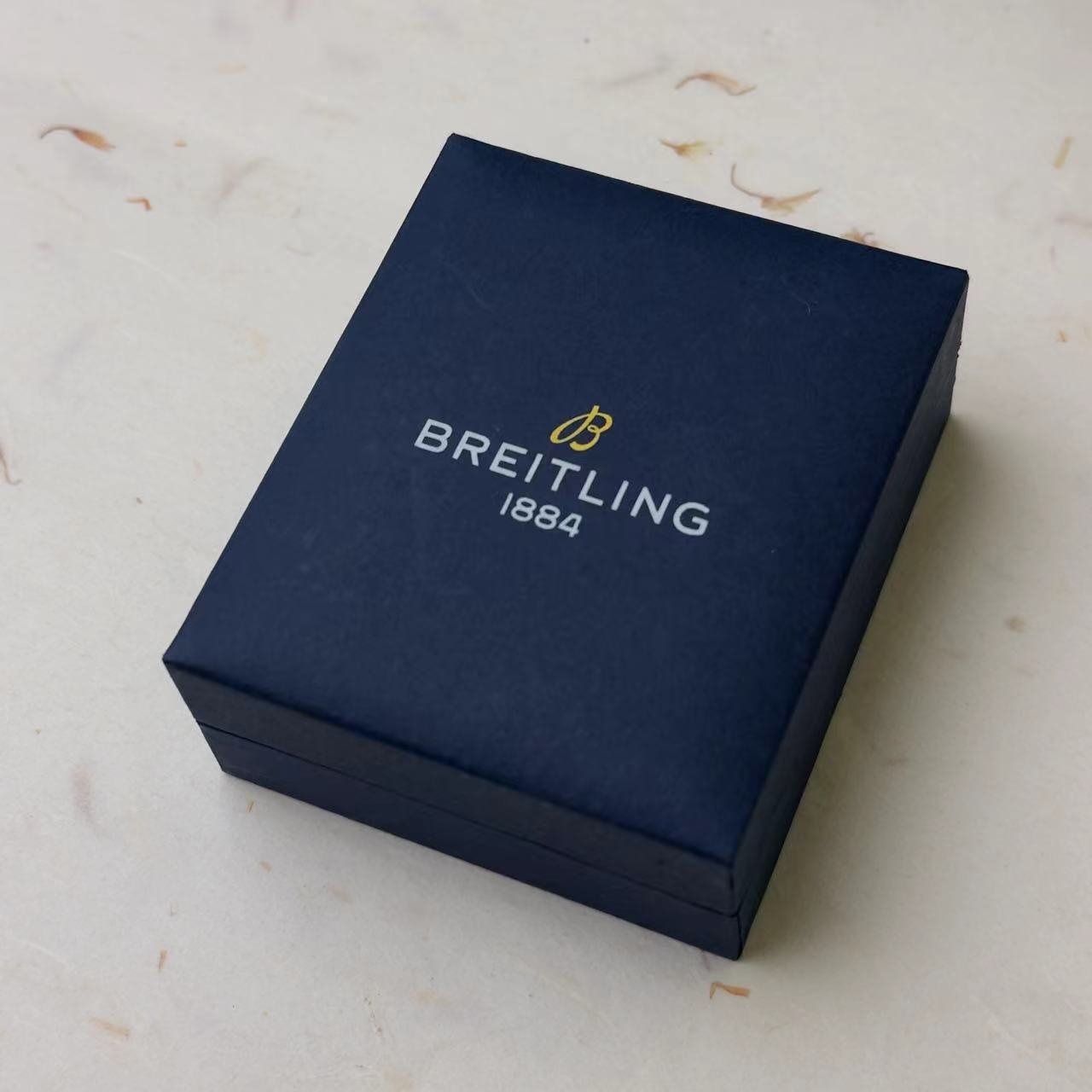 Breitling Aviator Lapel Pin In Premium Material For Aviation Enthusiasts | Exquisite Tribute To Aviation Heritage