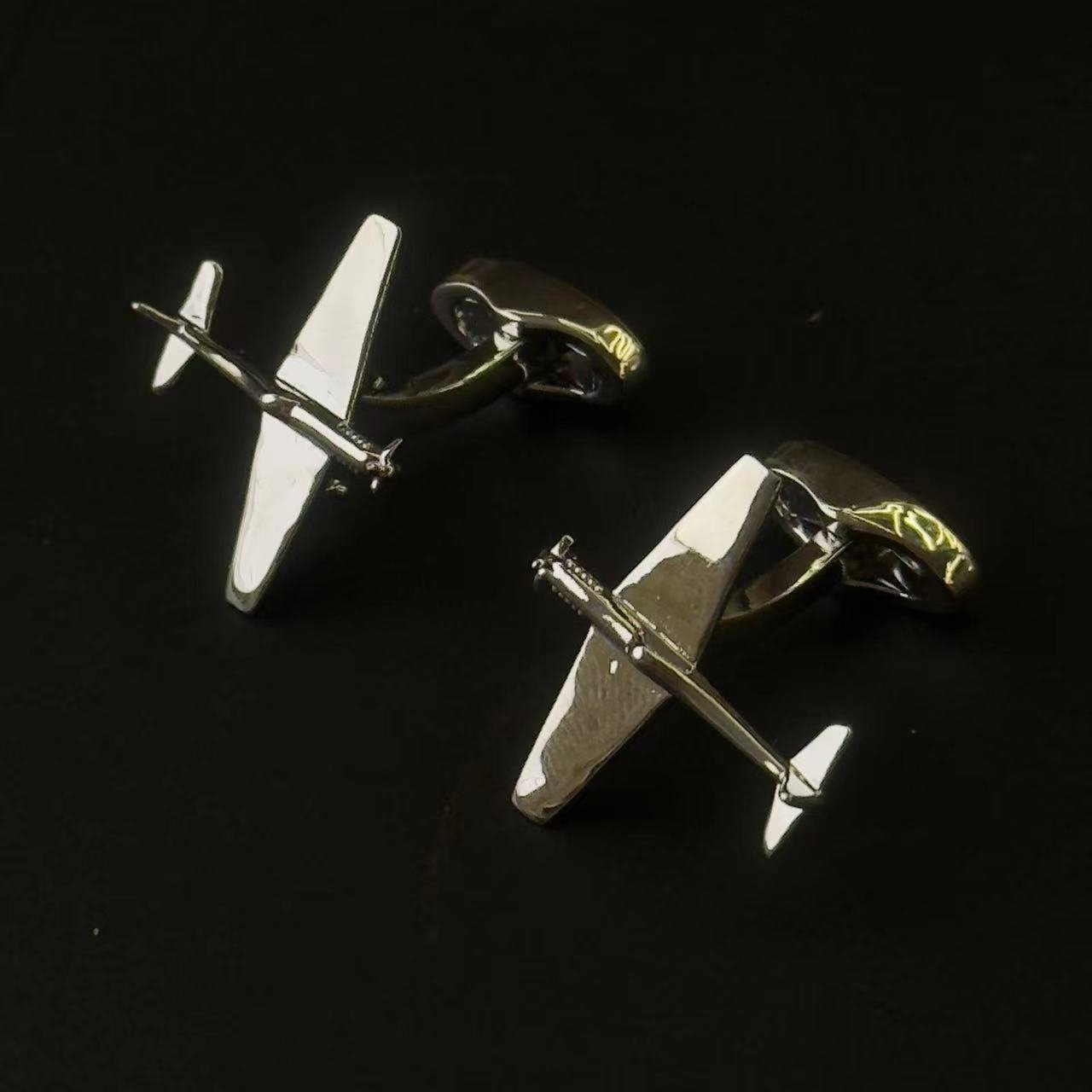 Breitling Aviator Lapel Pin In Premium Material For Aviation Enthusiasts | Exquisite Tribute To Aviation Heritage