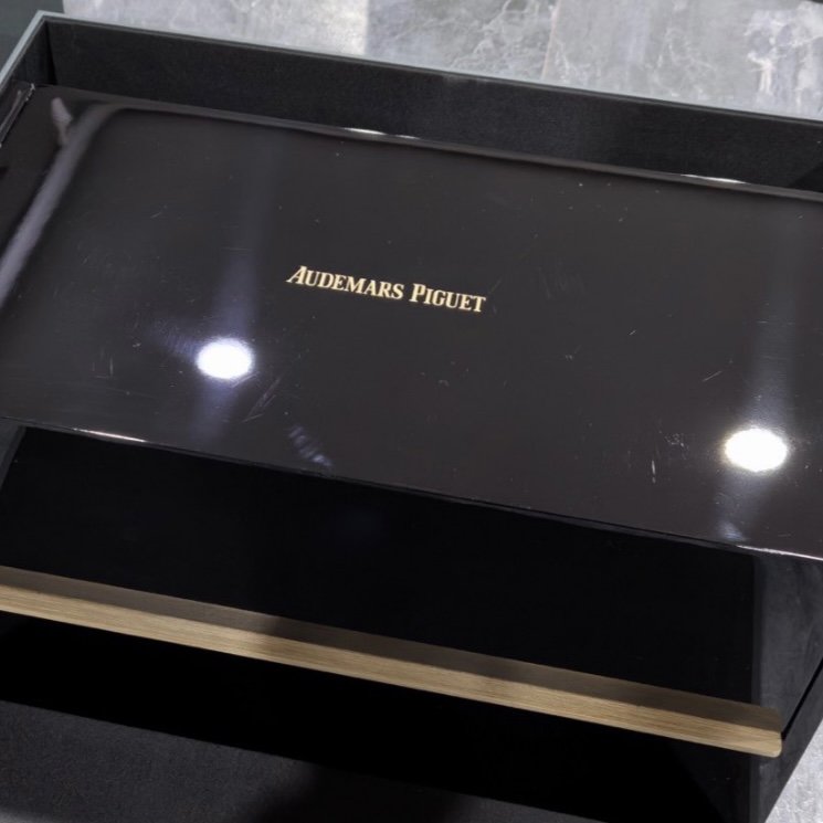 Audemars Piguet Luxury Poker Chip Set For High-End Gaming | Exquisite Gaming Accessory